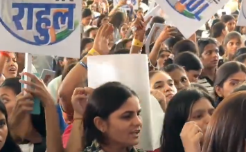 इंदौर में राहुल गांधी का ‘छात्रों की गूंज’ कार्यक्रम: डोम फुल होते ही पुलिस व आयोजकों में तीखी बहस, 120 सुरक्षाकर्मियों के साए में जुटी Gen-Z भीड़ 5 Screenshot 2026 09 19 180332