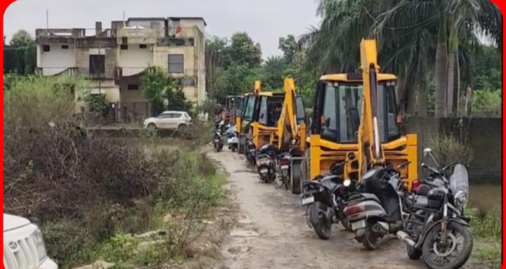 जलभराव के बाद नगर निगम का 'डैमेज कंट्रोल': बीहड़ नदी के ग्रीन बेल्ट में गरजीं जेसीबी 1 Screenshot 20260902 141749.Gallery