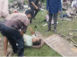 रीवा-सीधी मार्ग पर भीषण सड़क हादसा: बल्कर ट्रक से टकराई बस, 5 की मौत करीब 16 घायल, सीएम ने जताया गहरा दुख: मृतकों के परिजनों को 2-2 लाख और घायलों को 1 लाख की मदद.... देखें पूरा वीडियो 2 Screenshot 20260903 082547.Dainik Bhaskar