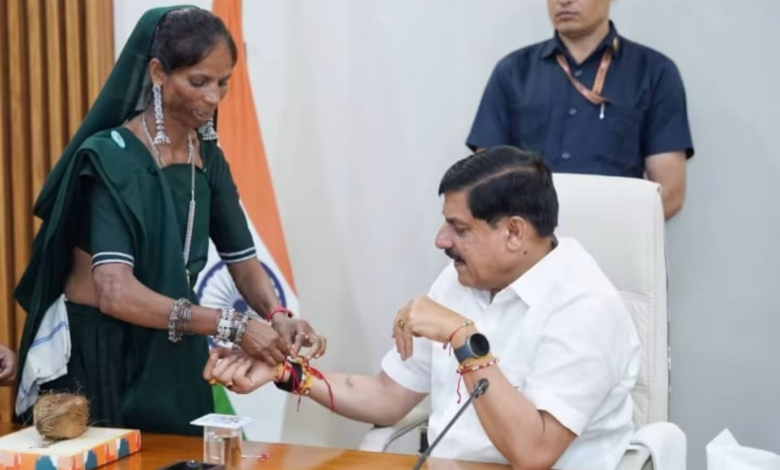 भोपाल निवास में पेसा मोबिलाइज़र्स बहनों ने बांधी राखी समस्याओं के समाधान के लिए चार विभाग मिलकर कर रहे संवेदनशीलता से विचार 1 Screenshot 20260910 074822 WhatsApp