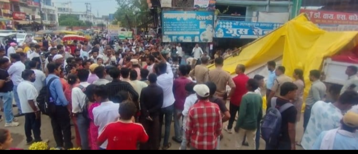 बेटी-नवासे की मौत का दर्द और आंसुओं का धरना: प्रशासन ने खत्म कराया धरना प्रदर्शन, पीड़ित पिता को अस्पताल में किया भर्ती... इलाज जारी 1 Screenshot 20260916 220423.WhatsApp
