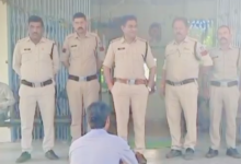 इलाज के बीच अस्पताल में हंगामा, डॉक्टर से गाली-गलौज कर की मारपीट : बीच-बचाव करने आए सपोर्ट स्टाफ को भी पीटा, एक आरोपी गिरफ्तार; दो की तलाश... देखें पूरा वीडियो 3 Screenshot 20260918 185634.WhatsApp
