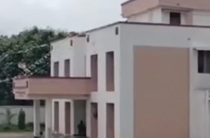 छात्रावास में तीन छात्रों से बर्बरता का आरोप : बेल्ट से पीटा, हाथों पर रखे अंगारे...जांच के लिए कमेटी गठित 2 Screenshot 20260925 095626.Dainik Bhaskar