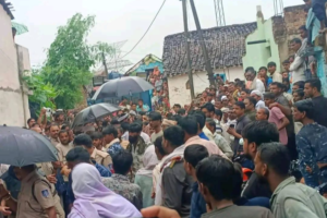 जुआ फड़ पर कार्रवाई के बाद अधेड़ की मौत का मामला : अंतिम संस्कार के दौरान पुलिस-प्रशासन पर पथराव, दूसरे दिन भी गांव में तनाव 3 Screenshot 20260925 210932.WhatsApp