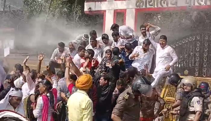 जबलपुर में बिगड़ती कानून व्यवस्था के खिलाफ युवा कांग्रेस का एसपी ऑफिस घेराव…देंखे वीडियो 1 Untitled 4 copy 10
