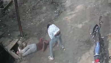 दिनदहाड़े युवक की पीट-पीटकर हत्या, 16 सेकंड में सिर पर 14 वार; रोकते रहे लोग... देखें पूरा वीडियो 18 Untitled 5 copy 8