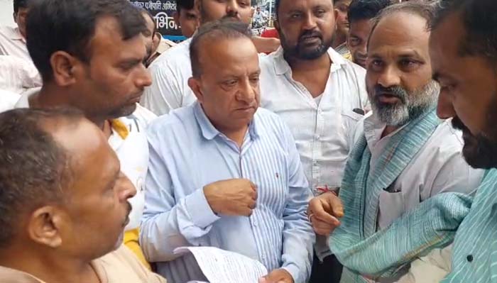30 घंटे अंधेरे में डूबे इलाके, कांग्रेस का आरोप,पार्षदों के वार्ड चिन्हित कर बिजली काटी 1 Untitled 7 copy