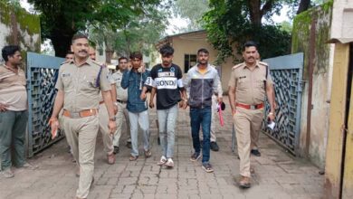 मेमोरी व्हीकल मोड़ पर पुलिस की घेराबंदी, तीन शातिर बदमाश गिरफ्तार 7 Untitled 8 copy 2