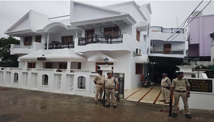 पीडब्ल्यूडी के कार्यपालन यंत्री के ठिकानों पर ईओडब्ल्यू का छापा, 11 करोड़ की अनुपातहीन संपत्ति का खुलासा 1 Untitled 8 copy