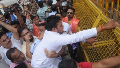 कार्रवाई के बीच सड़कों पर उतरे व्यापारी, सीएम हाउस कूच से पहले पुलिस ने रोका 5 WhatsApp Image 2026 09 01 at 12.36.27