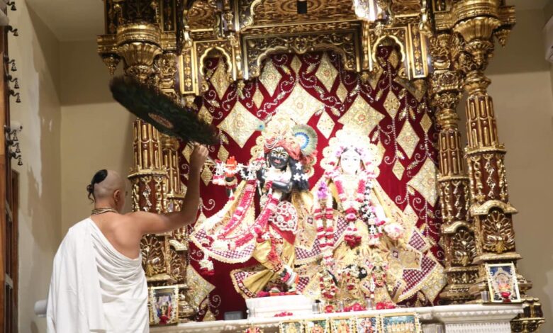 दुर्लभ संयोगों के बीच मनाई जाएगी श्रीकृष्ण जन्माष्टमी - भक्ति और उल्लास में डूबा शहर, मंदिरों में पहुंचे श्रद्धालु 1 WhatsApp Image 2026 09 04 at 12.27.01