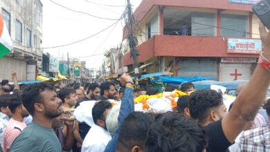 अरेरा कॉलोनी में सीलिंग कार्रवाई को लेकर सुप्रीम कोर्ट पहुंचे रहवासी - बड़े व्यावसायिक निर्माणों पर कार्रवाई नहीं होने का आरोप, 15 सितंबर को अगली सुनवाई 7 WhatsApp Image 2026 09 04 at 17.10.06 1