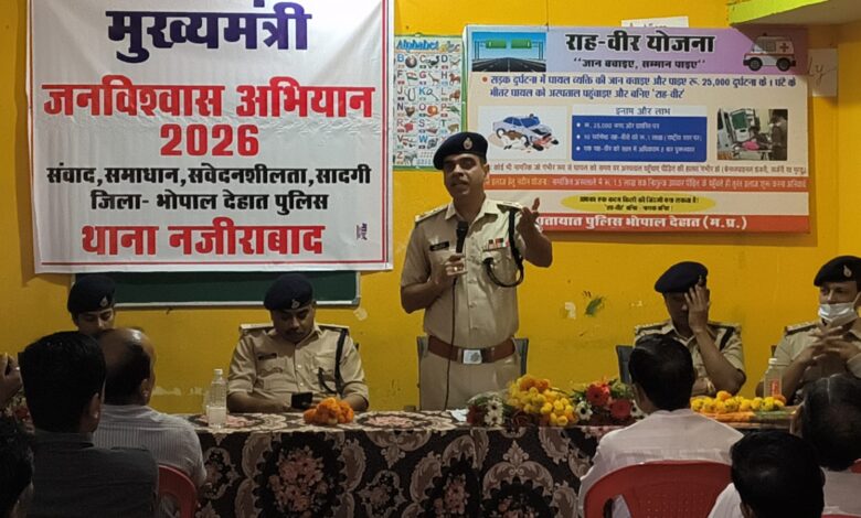 रुनाहा में पुलिस का जनसंवाद, 300 ग्रामीणों को साइबर ठगी और यातायात नियमों की दी जानकारी - एसपी ने सुनी ग्रामीणों की समस्याएं, नशे के खिलाफ सामूहिक सहभागिता का किया आह्वान 1 WhatsApp Image 2026 09 06 at 09.03.28