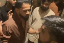 होटल में छात्र-छात्राओं की पार्टी में हंगामा, गेट पर लातें मारते दिखे कार्यकर्ता 2 WhatsApp Image 2026 09 07 at 12.44.07