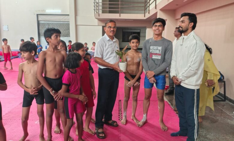 खिलाड़ियों की जरूरतों के अनुसार बेहतर होंगी स्टेडियम सुविधाएं 1 WhatsApp Image 2026 09 13 at 09.46.16