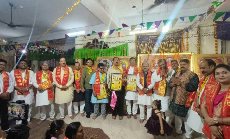परशुराम मंदिर में 53 सनातन धर्म प्रेमियों का हुआ सम्मान - एक शाम छींद वाले दादाजी के नाम का 39वां आयोजन संपन्न 1 WhatsApp Image 2026 09 14 at 10.23.08