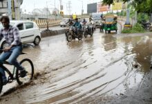 मरम्मत के कुछ दिन बाद ही सड़क पर गड्ढा, पानी में छिपा खतरा 2 WhatsApp Image 2026 09 15 at 09.53.29