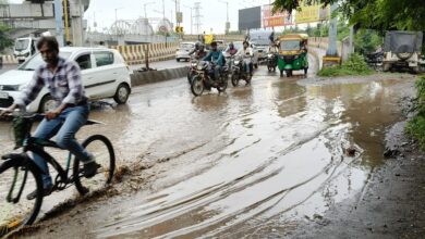 मरम्मत के कुछ दिन बाद ही सड़क पर गड्ढा, पानी में छिपा खतरा 5 WhatsApp Image 2026 09 15 at 09.53.29