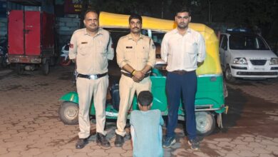 शातिर वाहन चोर अवैध छुरी के साथ गिरफ्तार, चोरी के 2 ऑटो बरामद 1 WhatsApp Image 2026 09 19 at 12.35.17