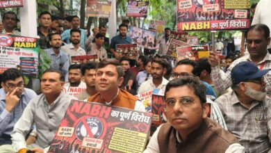 आयुष्मान क्लेम का ₹800 करोड़ अटका, निजी अस्पतालों ने घेरा कार्यालय; इलाज ठप करने की दी चेतावनी, देखें वीडियो 4 WhatsApp Image 2026 09 30 at 13.05.02