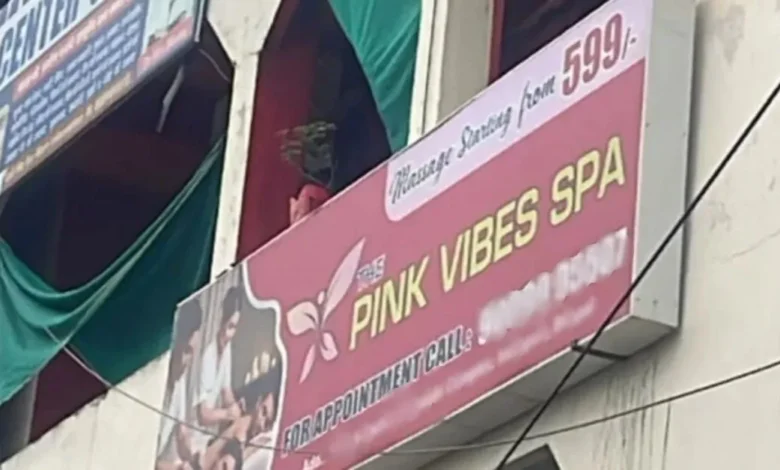 भोपाल में स्पा सेंटर की आड़ में चल रहे सेक्स रैकेट का भंडाफोड़: 10 युवतियों समेत 22 धरे, 4 मुख्य संचालक गिरफ्तार 1 bhopal sex racket expose 2026 09 13 22 13 45