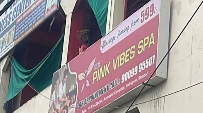 पिंक वाइब्स स्पा में देह व्यापार का भंडाफोड़, चार आरोपी गिरफ्तार 1 images 3 2
