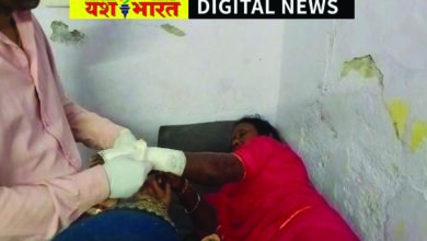 पड़ोसी ने महिला पर कुल्हाड़ी से किया हमला, हाथ में गंभीर चोट, मामूली विवाद को लेकर वारदात 3 sh