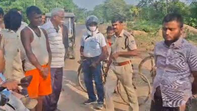 व्हीकल मोड़ पर पकड़ा गया संदिग्ध शख्स, खुद को बताया पाकिस्तानी,पहचान का खेल या कोई बड़ी वजह?, देखे वीडियो ...... 7 01 2