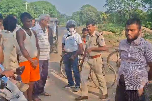 व्हीकल मोड़ पर पकड़ा गया संदिग्ध शख्स, खुद को बताया पाकिस्तानी,पहचान का खेल या कोई बड़ी वजह?, देखे वीडियो ...... 1 01 2