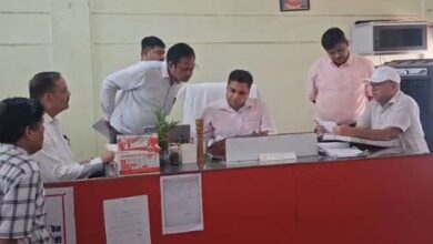 आधारताल तहसील का औचक निरीक्षण: नामांतरण के लंबित मामलों में मिलीं अनियमितताएं, देखे वीडियो ..... 7 015