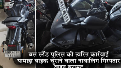 बस स्टैंड पुलिस की त्वरित कार्रवाई, रेस्टोरेंट के बाहर से यामाहा बाइक चुराने वाला नाबालिग चोर गिरफ्तार, वाहन सकुशल बरामद 4 02 3
