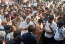 मझौली हादसे के बाद अस्पताल में हंगामा, मुआवजे और बिजली विभाग पर एफआईआर की मांग, देखे वीडियो -- 2 04 3