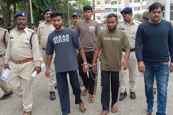 जानलेवा हमला करने वाले आरोपियों का पुलिस ने निकाला जुलूस, पिस्टल और दो चाकू बरामद, देखे वीडियो ....... 1 05 2