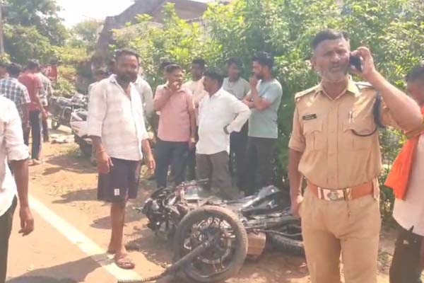 धनपुरी में रफ्तार का कहर, बाइक और छोटा हाथी की जोरदार भिड़ंत; युवक गंभीर, देखे वीडियो ..... 1 07 2