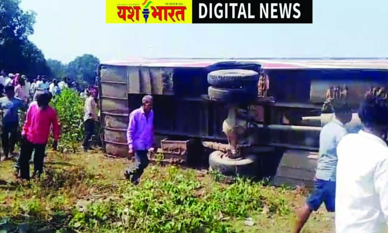 बंजारी के पास अनियंत्रित होकर पलटी बस, मासूम बच्ची की मौत, कई अन्य यात्री घायल 1 111