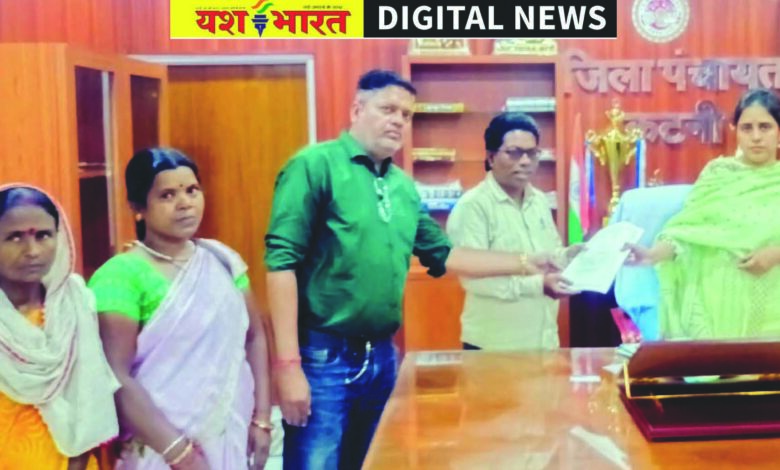 रसोईया बहनों को चार महीने से नहीं मिला वेतन, लघु वेतन कर्मचारी संघ ने जिला पंचायत सीईओ से की मुलाकात 1 1111