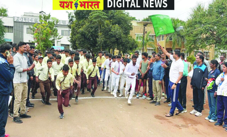राष्ट्रीय एकता दिवस पर 5 किलोमीटर मैराथन, एसपी ने दिखाई हरी झंडी, विजेताओं को मिली ट्रॉफी, राष्ट्रीय एकता, अखंडता एवं सामाजिक सद्भाव का संदेश 1 112 1