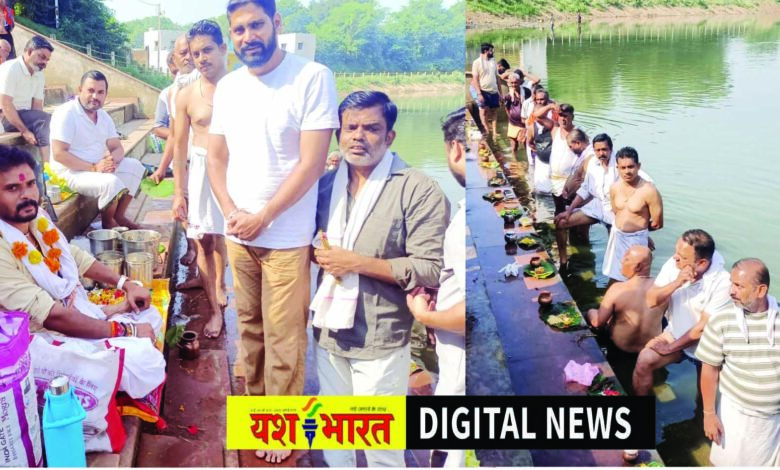पितृमोक्ष अमावस्या : तर्पण कर पितरों को दी बिदाई, मसुरहा घाट में दीपदान कार्यक्रम आज शाम 1 116