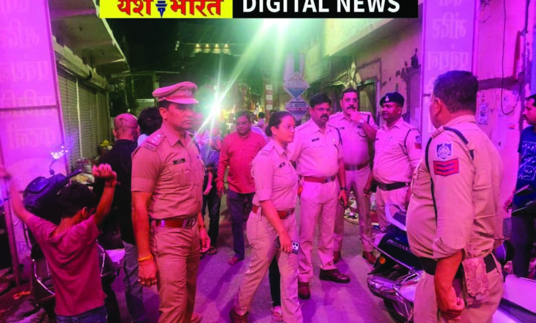 धार्मिक स्थलों, पंडालों, गरबा स्थलों पर नजर, एएसपी की अगुवाई में पुलिस ने की पैदल गश्त, सुरक्षा व्यवस्था का लिया जायजा 1 154