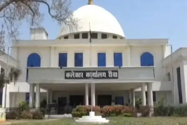 कलेक्टर का सख्त एक्शन: अपराध के 'कमांडो' को सीमा पार भेजा, 6 जिलों में नो-एंट्री 1 20261001161004 g150GF2j