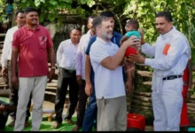 जागला पहुंचे लोकसभा में नेता प्रतिपक्ष राहुल गांधी, मृत बच्चों के परिजनों से मिले; कहा—आदिवासियों को उनका हक मिलना चाहिए..…देखें पूरा वीडियो 9 20261001181558 Bd0YTUea