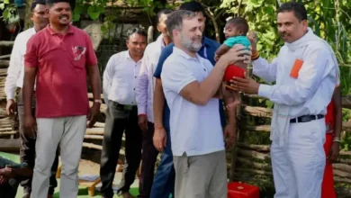 जागला पहुंचे लोकसभा में नेता प्रतिपक्ष राहुल गांधी, मृत बच्चों के परिजनों से मिले; कहा—आदिवासियों को उनका हक मिलना चाहिए..…देखें पूरा वीडियो 11 20261001181558 Bd0YTUea