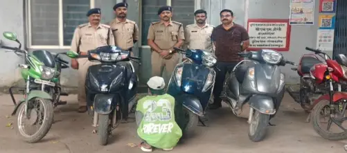 शातिर वाहन चोर चढ़ा पुलिस के हत्थे, आधा दर्जन चोरी की बाइक बरामद 1 20261002154501 K8Fw6We2