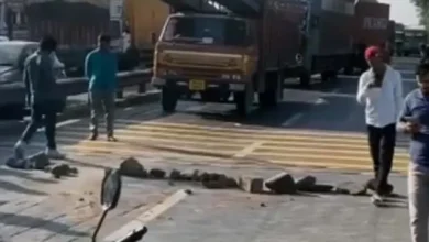 ट्रक की टक्कर से तीन लोगों की मौत, मासूम बच्ची गंभीर घायल 5 20261003155844 3fNI10wl
