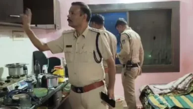 गोरखपुर थाना क्षेत्र में मकान में बाहरी लोगों के रहने की सूचना पर पुलिस की दबिश, शराब की खाली बोतलें और हुक्का बरामद 12 20261003171107 knpEe1H7