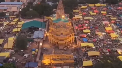 बिट्टन मार्केट में 1.30 करोड़ की भव्य झांकी ने बढ़ाई रौनक , रंग-बिरंगी रोशनी और आकर्षक सजावट देखने उमड़ रहे शहरवासी, शाम होते ही दिखता है मनमोहक नजारा 10 20261004111939 XjWP60fe
