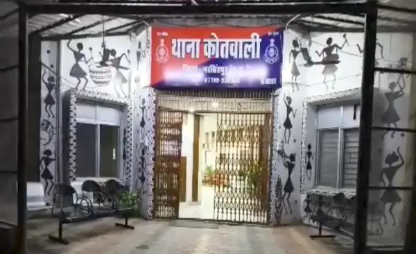 टिफिन कम आने पर भड़का गार्ड: बैंक में बंदूक से कर दी फायरिंग, कोतवाली पुलिस ने किया गिरफ्तार 1 20261004234723 pMgqqYFG