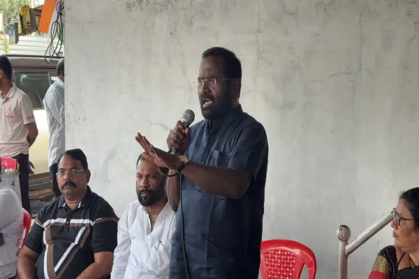 पहले जवाब दो, फिर मीटर लगाओ’; महावितरण की मनमानी के खिलाफ नागरिकों का विरोध, सुरेश कुलकर्णी ने अधिकारियों को सुनाई खरी-खरी 1 20261005152639 GADD0Z3g