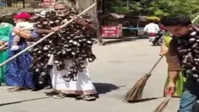 युवाओं को बचाने की अनोखी गुहार: गले में कोरेक्स की माला पहनकर समाज को दिखाई कड़वी हकीकत 6 20261005174801 eonCRjXk