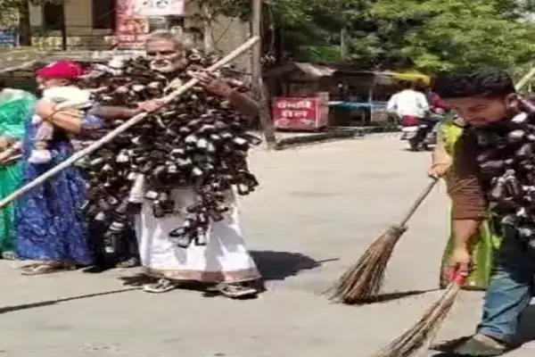 युवाओं को बचाने की अनोखी गुहार: गले में कोरेक्स की माला पहनकर समाज को दिखाई कड़वी हकीकत 1 20261005174801 eonCRjXk